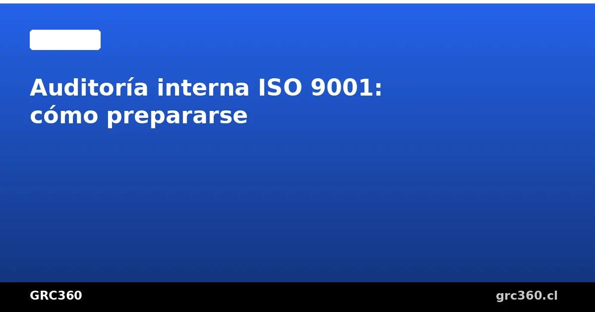 Auditor realizando una auditoría interna ISO 9001 revisando documentación y registros
